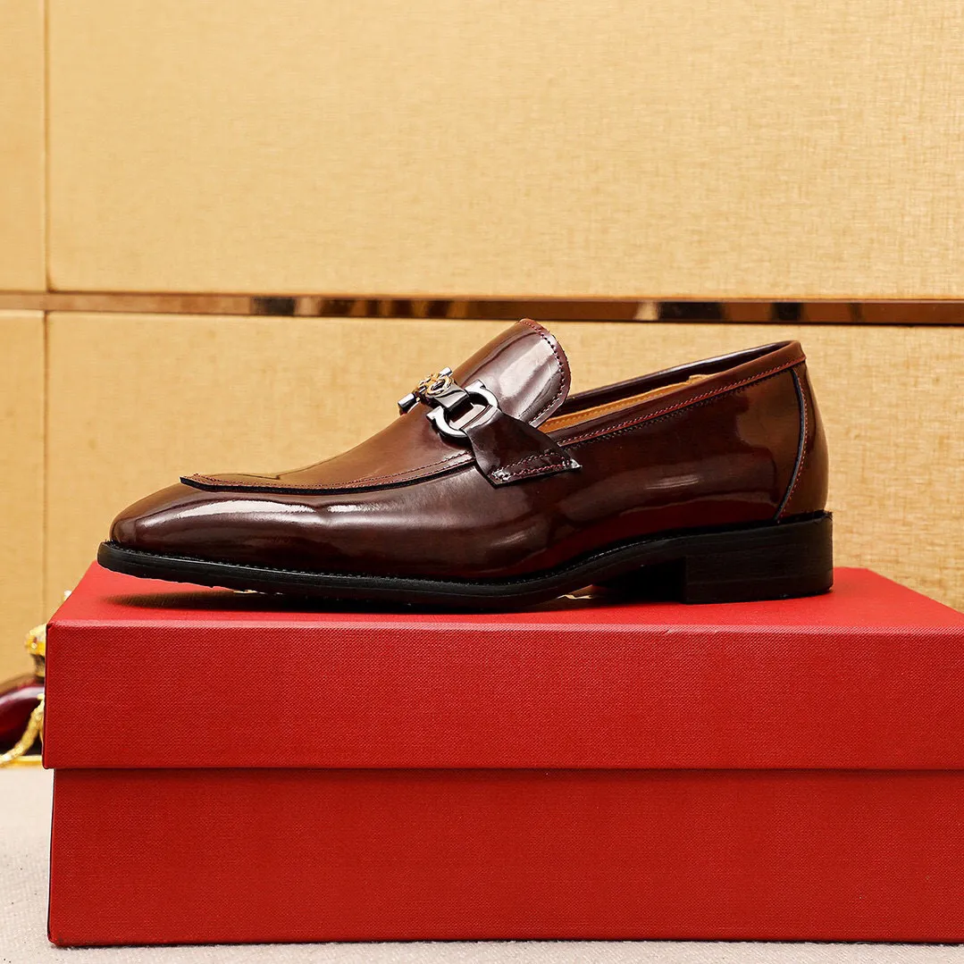 Men's shoes 💰460 💐 Product trademark: Ferragamo "Ferragamo" casual leather shoes Regular size: 38-44 (45🉑️customized) Product materials: Selected imported first-layer open-edge beaded calfskin upper + luxury hardware buckle, imported water-dyed cowhide leather lining. Strong three-dimensional visual effect, original combination outsole Color: 2⃣️colors available
